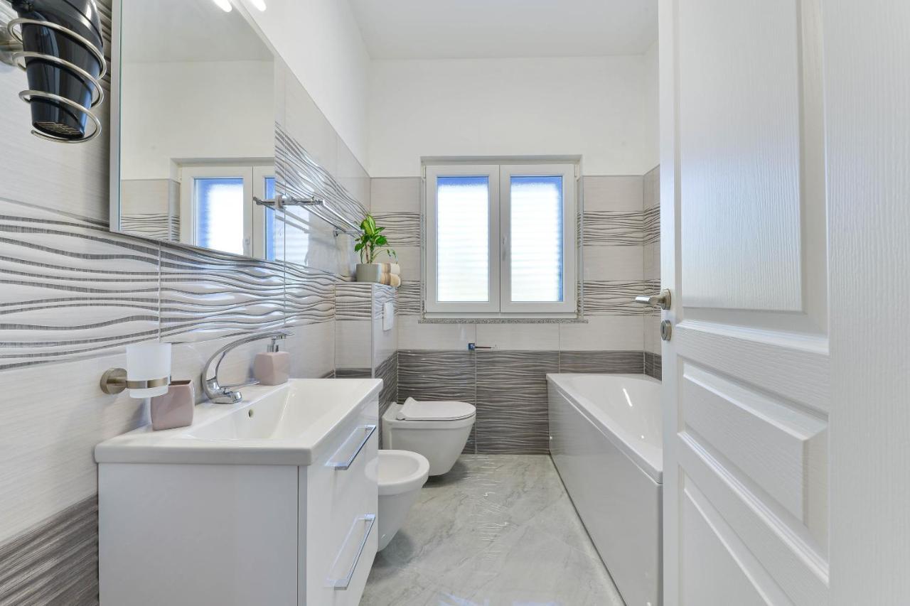 Family Friendly Apartments With A Swimming Pool Zadar - 18098 Exterior photo